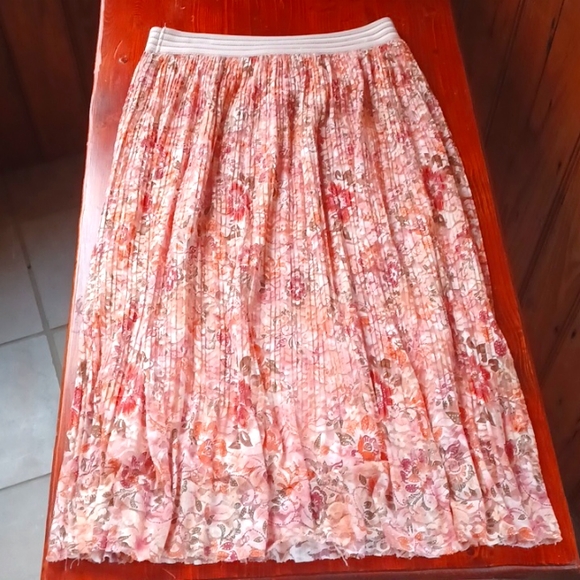 Floral skirt - Picture 3 of 3